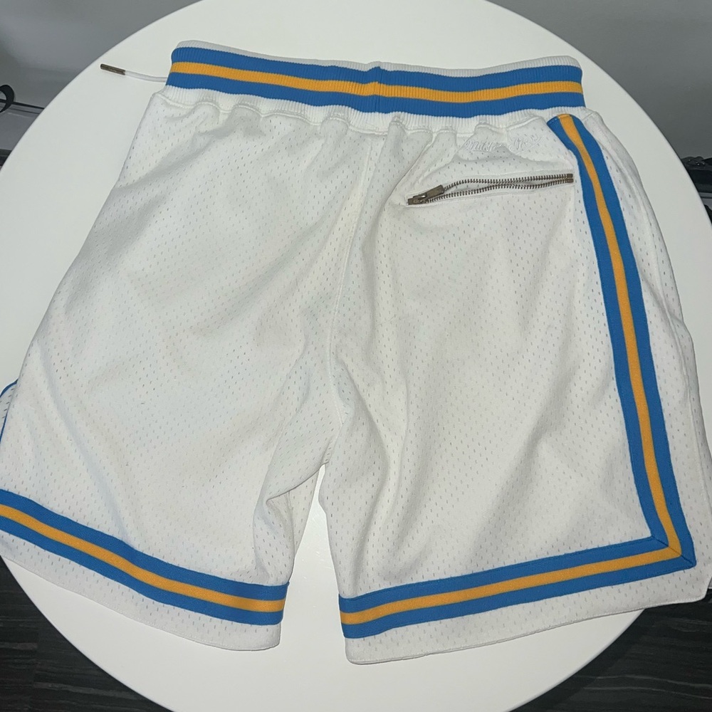 Mitchell & Ness Kith Shorts - Picture 5 of 9